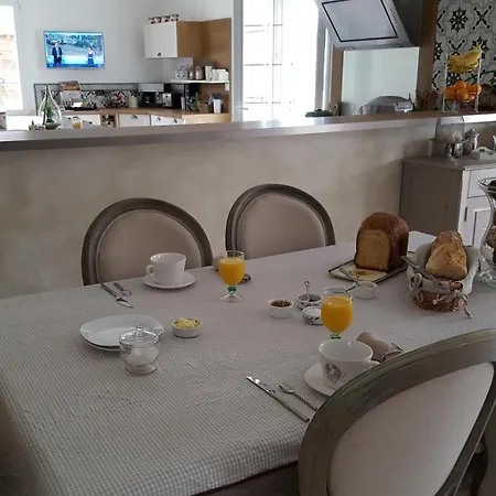 Dans Provencale Avec Parking Et Piscine Bed & Breakfast 3*