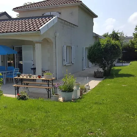 Dans Provençale Avec Parking Et Piscine Couette-café Laneuvelotte
