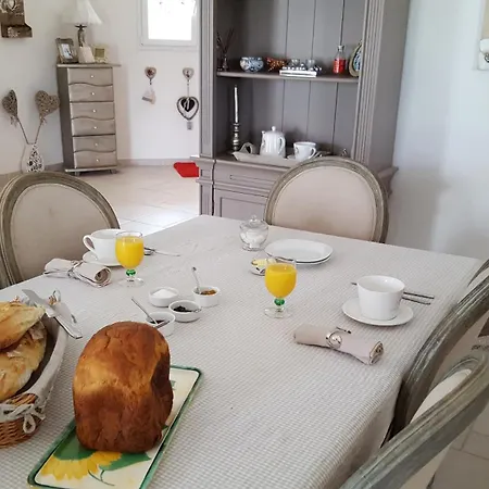 Bed & Breakfast Dans Provencale Avec Parking Et Piscine 3*