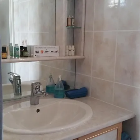 Dans Provencale Avec Parking Et Piscine Bed & Breakfast 3*