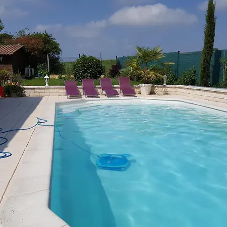 Dans Provencale Avec Parking Et Piscine 3* Laneuvelotte