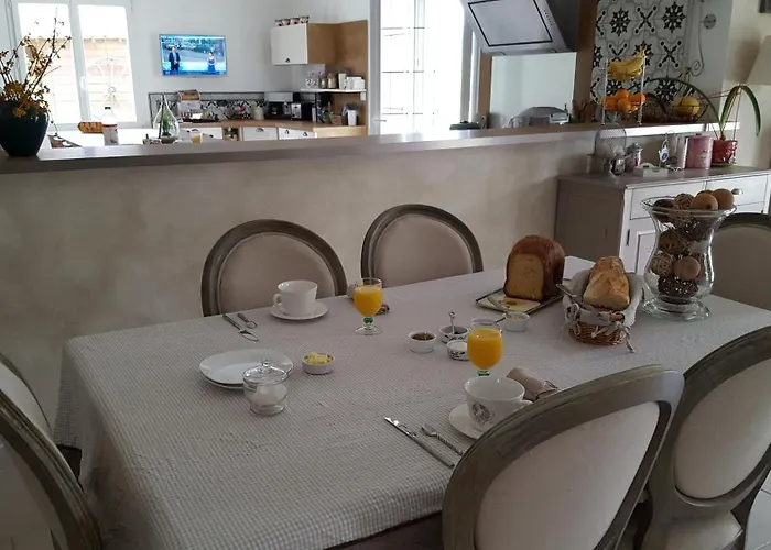 Dans Provencale Avec Parking Et Piscine Bed & Breakfast 3*