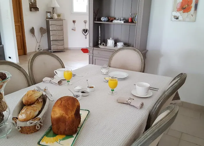 Bed & Breakfast Dans Provencale Avec Parking Et Piscine 3*