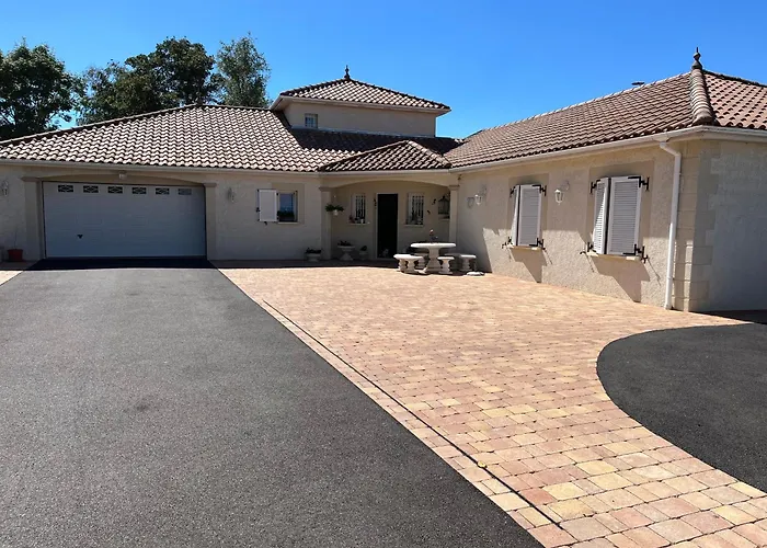 Bed & Breakfast Dans Provencale Avec Parking Et Piscine Laneuvelotte